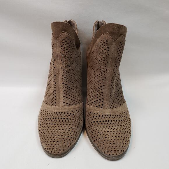 Vince Camuto Booties Shoes Heels Womens 9.5 Flunna Tan Suede Perforated Summer - Picture 12 of 12
